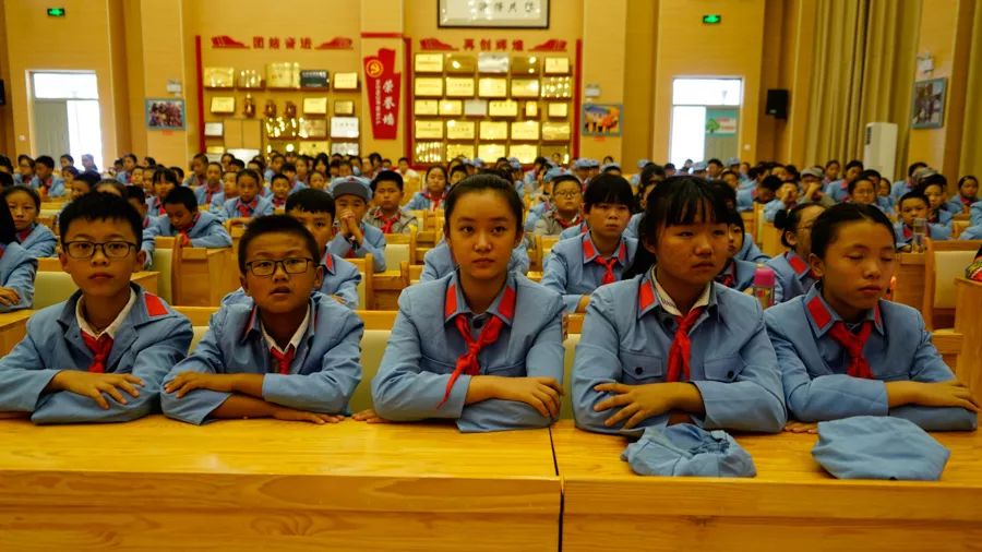 「壮丽70年•奋斗新时代」红色基因代代相传，宾川革命英烈红军小学开学第一课这样上