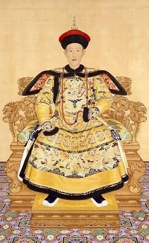 乾隆花瓶为什么卖在英国,乾隆花瓶被一棒拍出