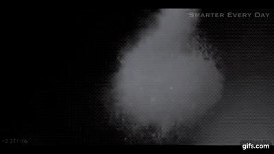 你吃的硬糖都是玻璃，所以能做成迷惑科学家400年的超硬玩具