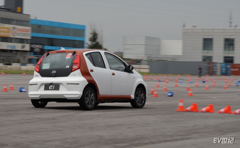 比亚迪e1测评真实视频,比亚迪纯电代步e1