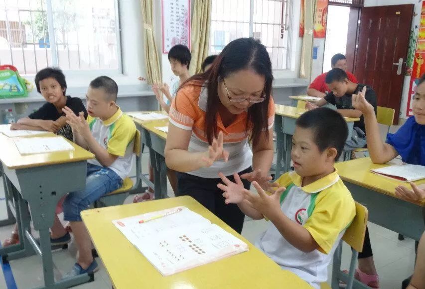 教师节特辑与你同行,我眼中的您教师节特辑