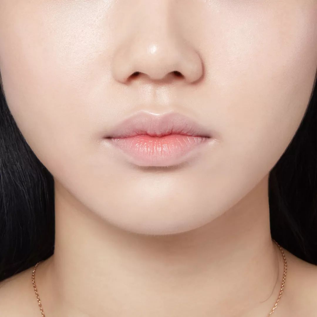 薄唇如何丰唇好看,丰唇使嘴唇变得更美