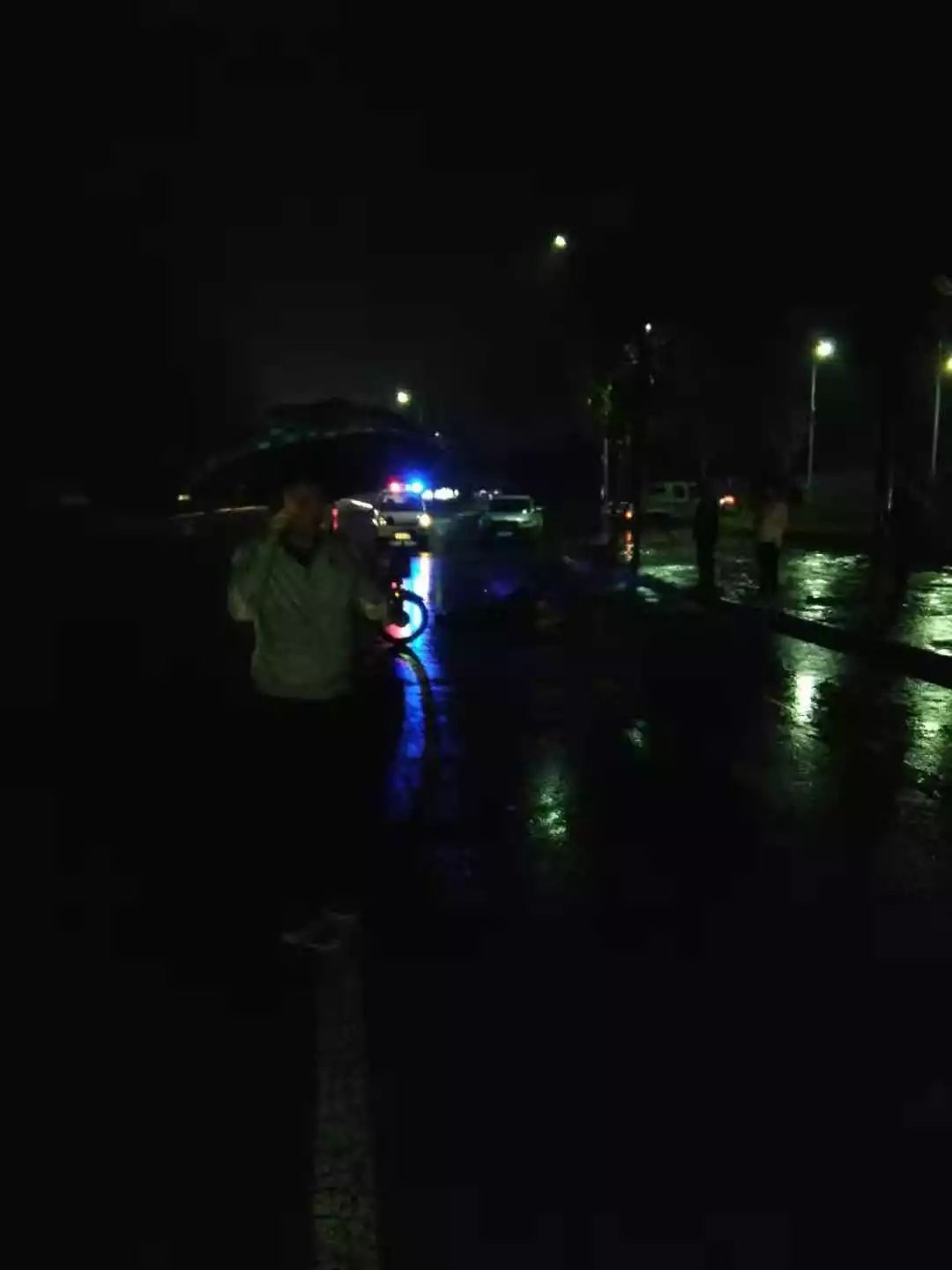 中秋我在岗公安团圆饭,中秋佳节我在岗万家灯火我守护