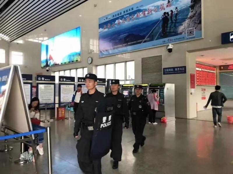 中秋我在岗公安团圆饭,中秋佳节我在岗万家灯火我守护