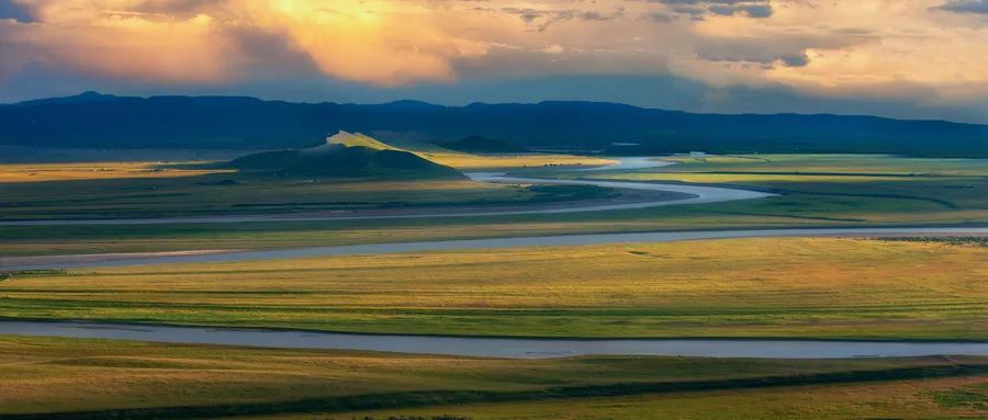 深夜黄河边，星星俯冲了下来