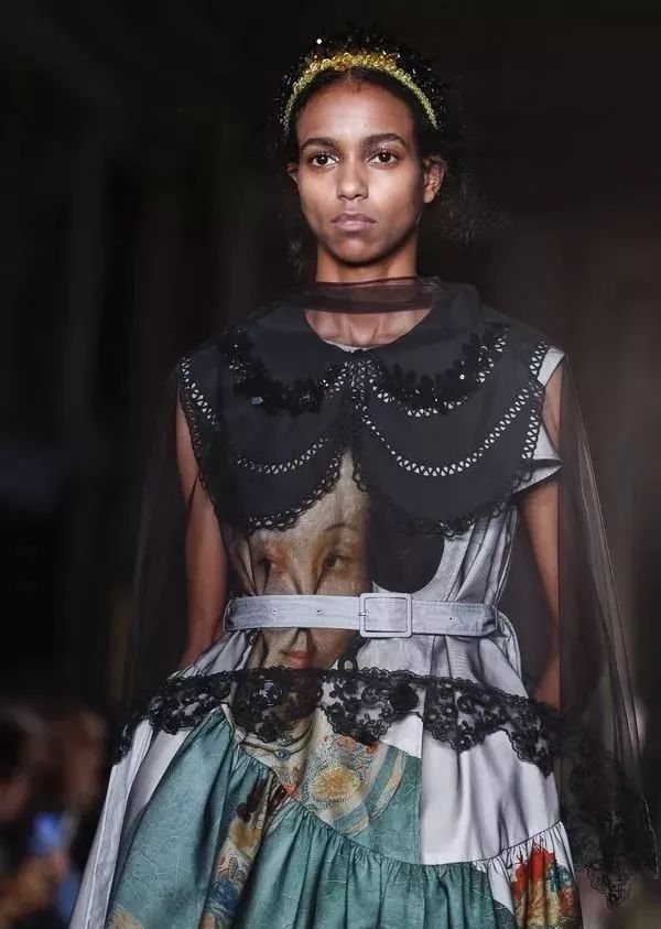 丝绸吊带长裙巴黎时装周,simonerocha泡泡裙