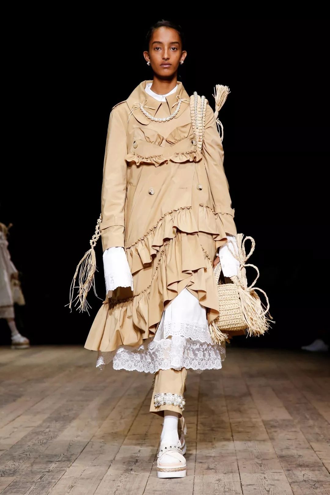 丝绸吊带长裙巴黎时装周,simonerocha泡泡裙