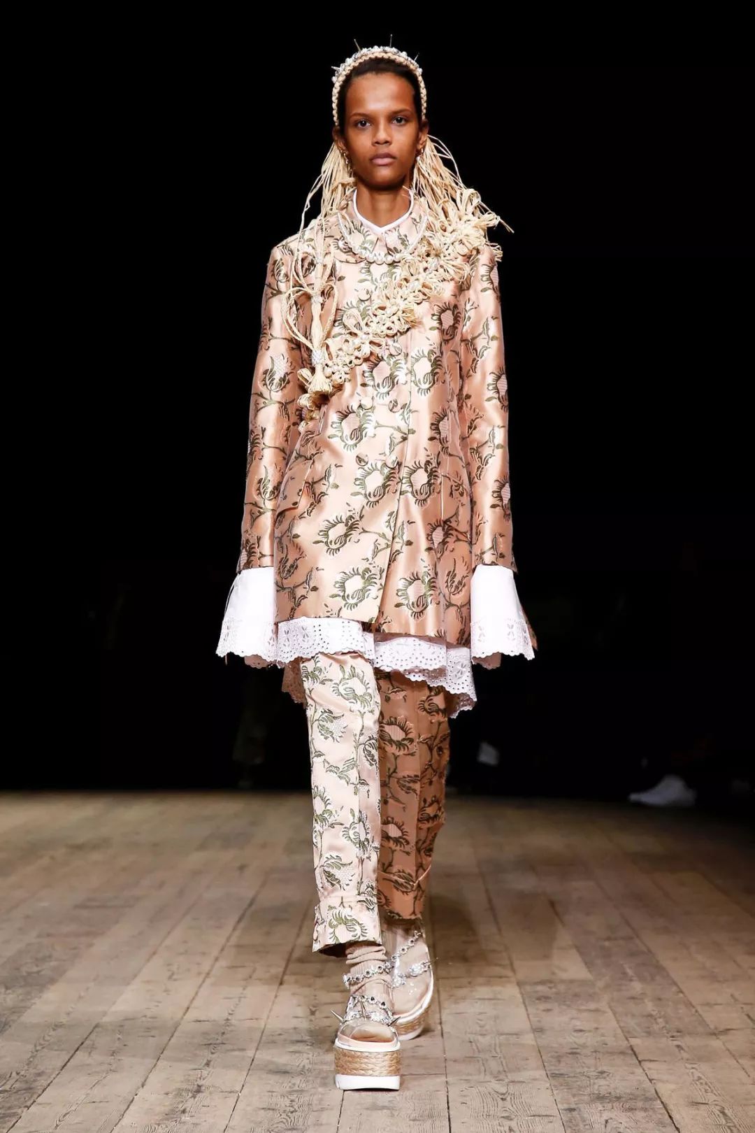 丝绸吊带长裙巴黎时装周,simonerocha泡泡裙