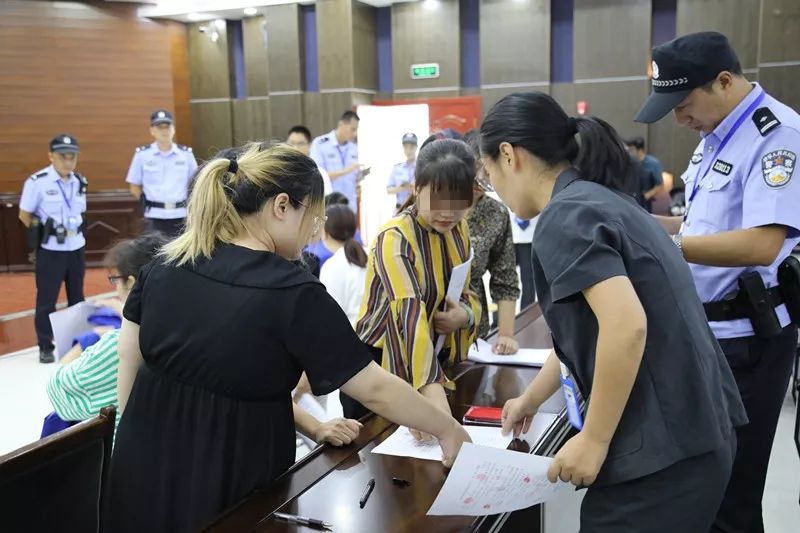 成本4、5毛钱，最高能卖80元！宿迁12人假洋*肥药减**团伙覆灭