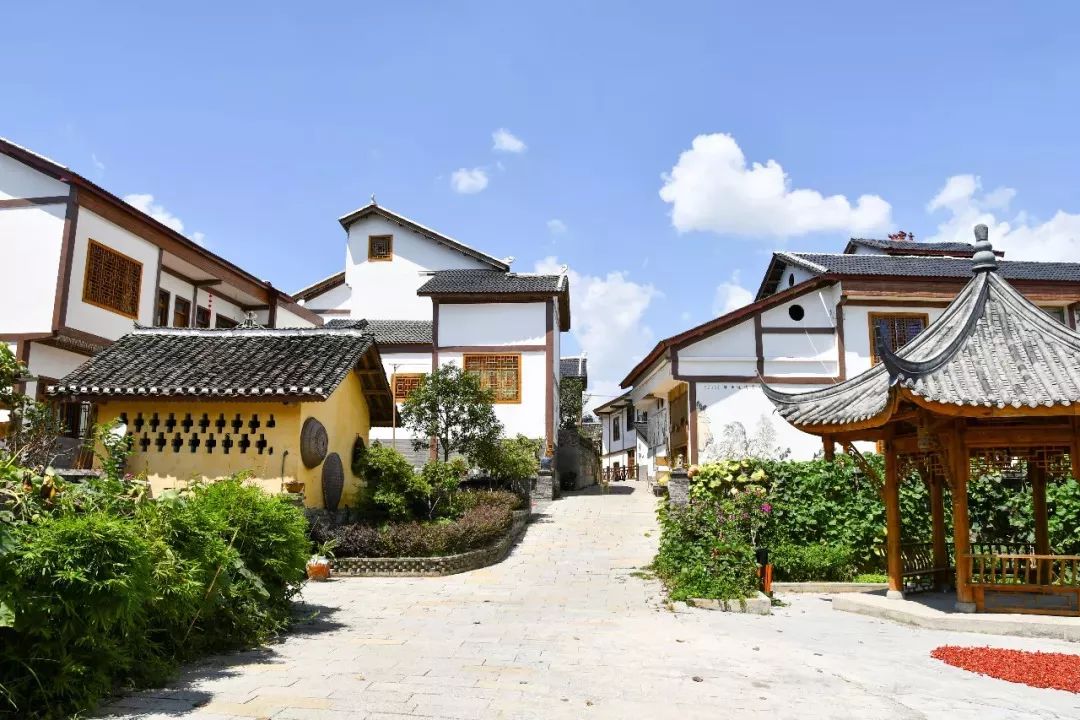 周末陪家人游大自然,周末陪家人到郊外游玩