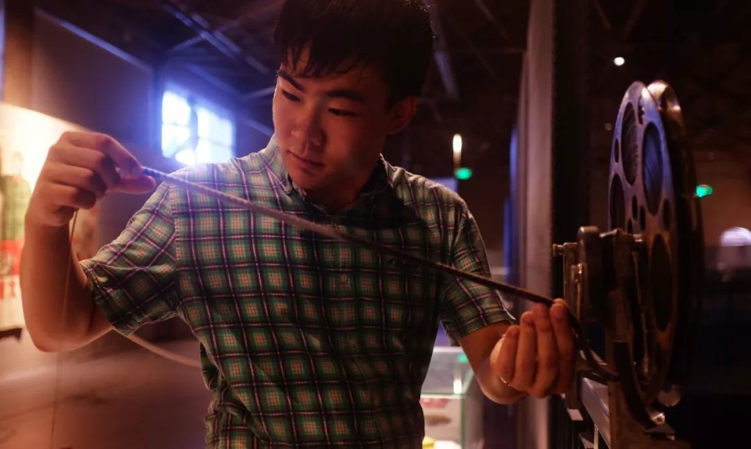 凤凰艺术2017上海,凤凰广场艺术中心