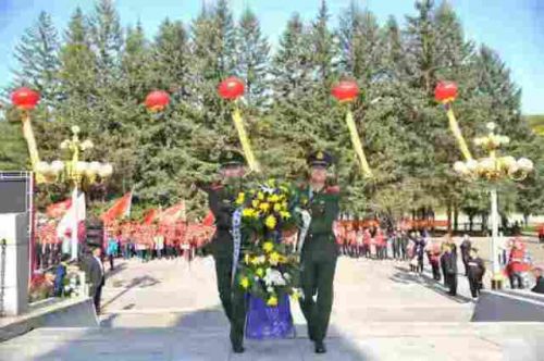 涓滃寳鎶楄仈鑻遍泟涔嬭矾,鎶楄仈璧拌繃鐨勮矾