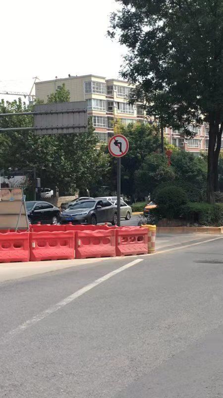 交警中队召开缓堵保畅部署会,交警减量控大缓堵保畅