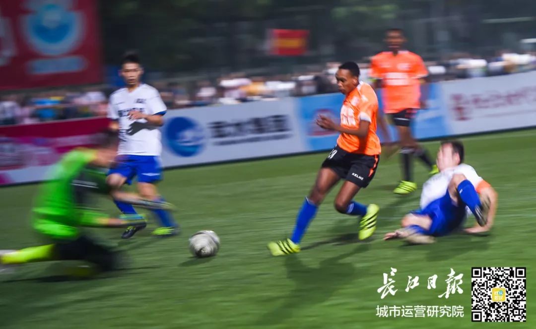 业余足球队点球大战,男子七人足球锦标赛进入点球大战