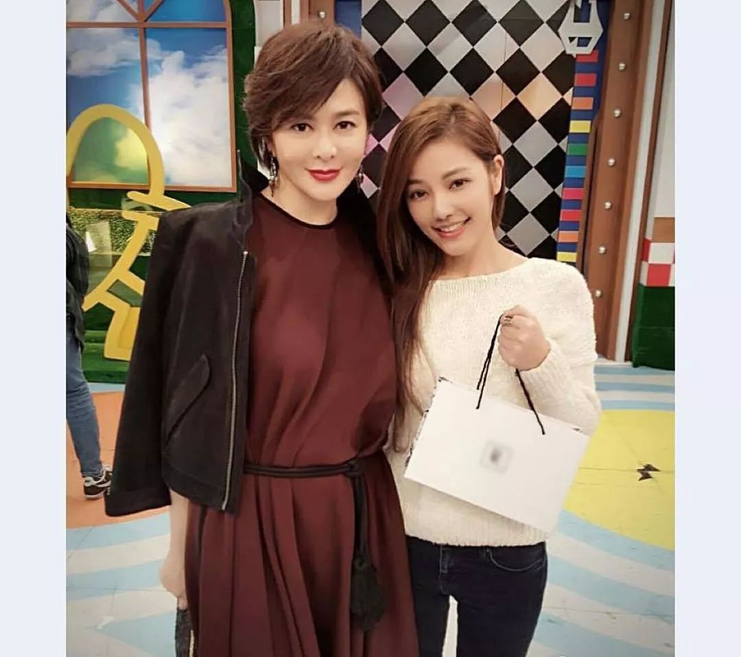 44岁的她竟睡服半个娱乐圈,被亿万直男跪舔!遭小S妒忌十年:凭什么?