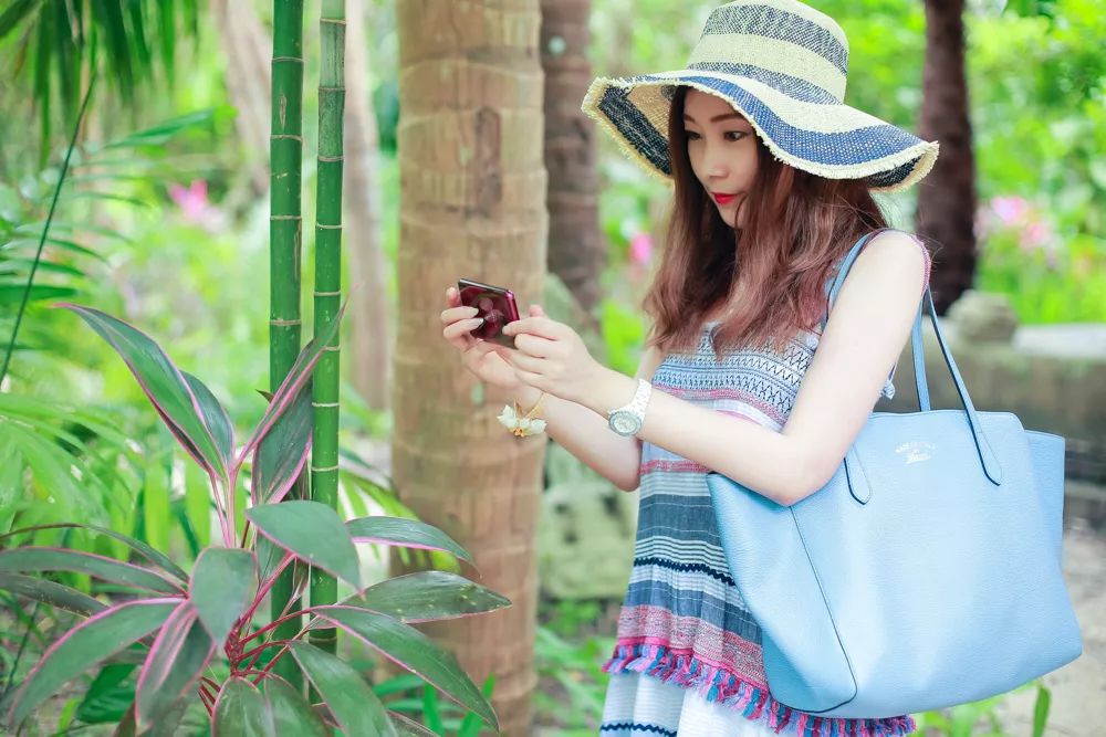 泰国青草膏可以带多少瓶出境,泰国曼谷旅游买青草膏