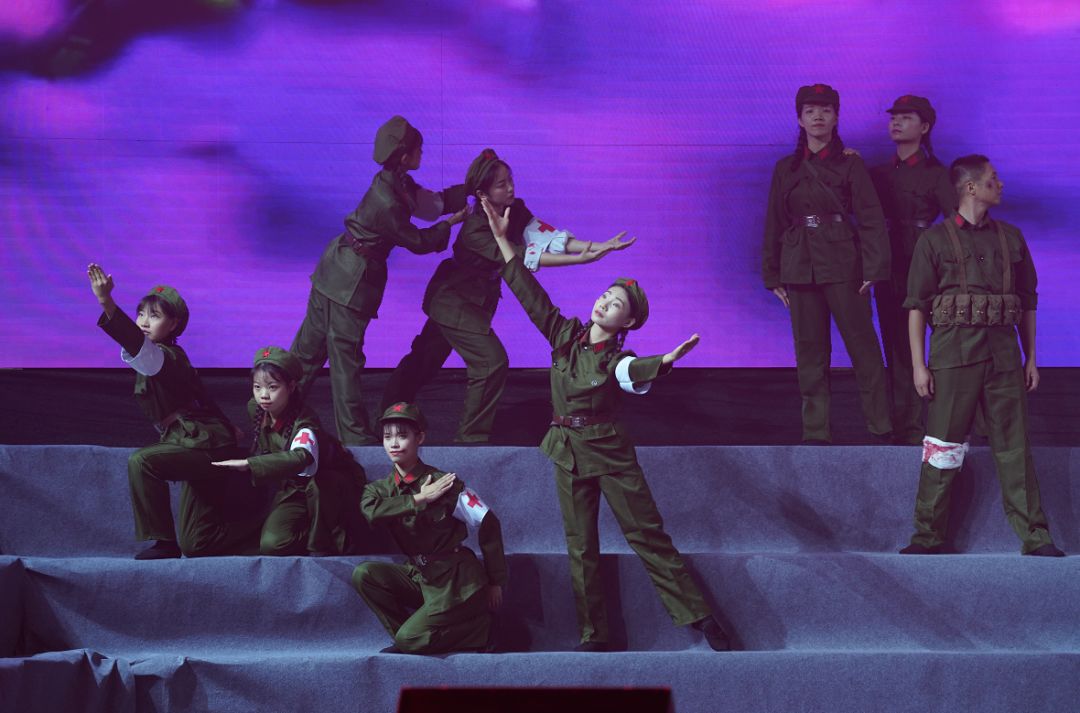 70周年晚会我和我的祖国合唱,我和我的祖国合唱引起强烈反响