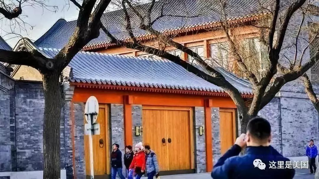 50岁邓文迪与小23岁男友,49岁邓文迪与20岁男友