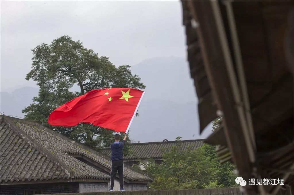 五星红旗同框感受,与五星红旗相遇