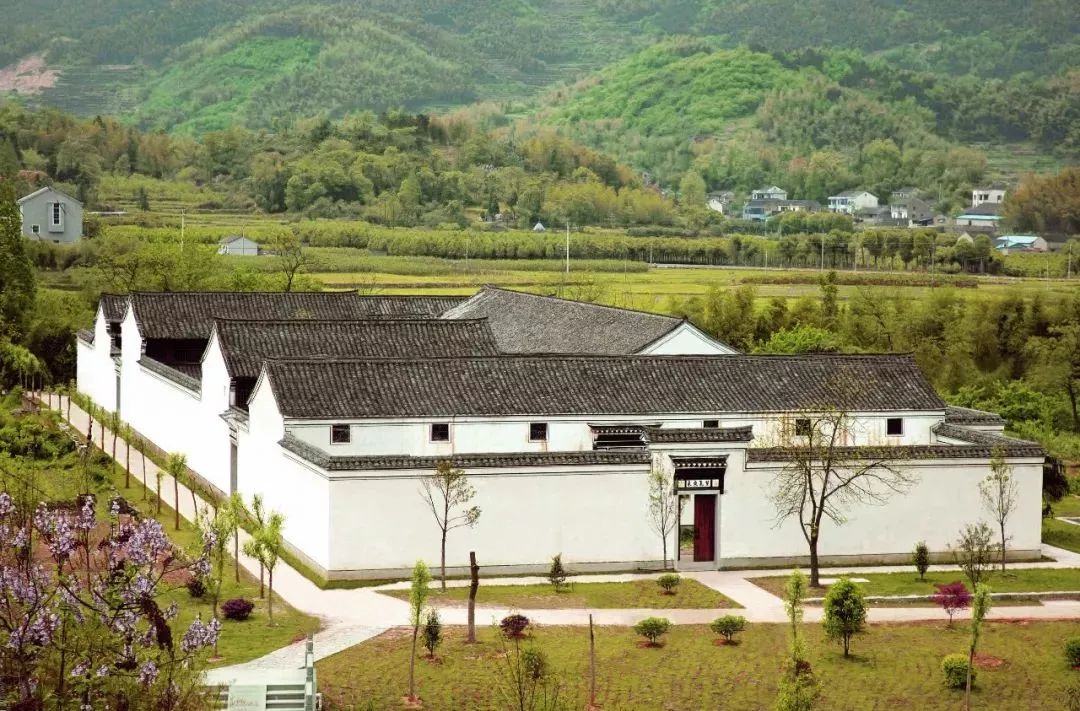 盛世如愿缅怀先烈|来浙里办文旅专区寻一条红色旅游线路，出发！