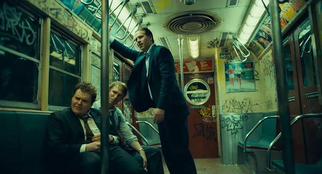 它因为尺度太大，被美国人*制抵**上映……