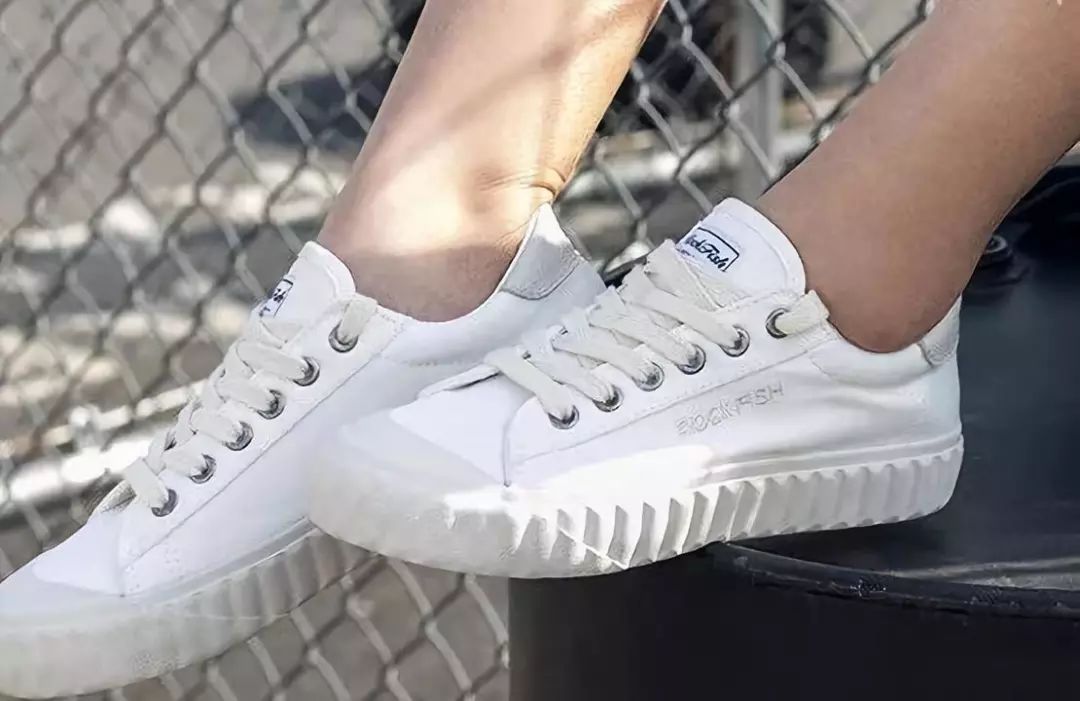 凯特王妃同款帆布鞋,梅根王妃穿什么鞋好看