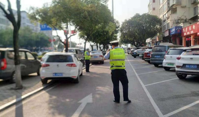 八里街片区|打出交通治理“组合拳”，疏通城市交通“乱堵点”