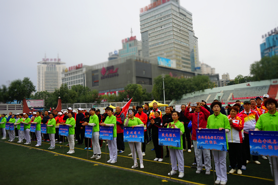 全国500余名银发健将挥杆西宁夕阳红闪耀门球嘉年华