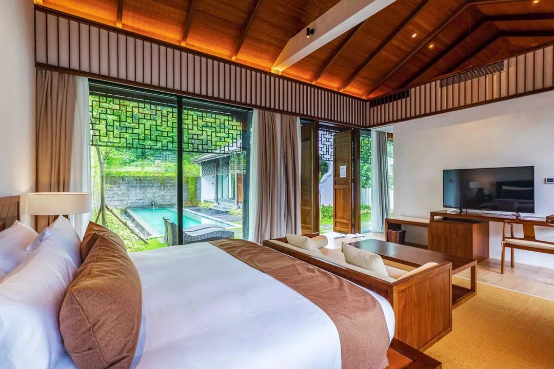 国庆在阳朔度过了不输巴厘岛的假期，全因这家藏在秘境山水里的宝藏酒店