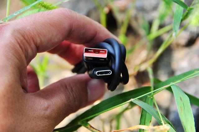 爱克斯达pb2s充电器,评测爱克斯达充电宝