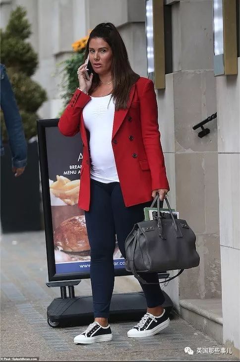 足坛年度大瓜开撕！鲁尼老婆私生活各种被卖，内鬼居然是自己好闺蜜