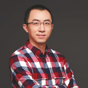 成都动漫人谭小正：毕业就创业公司仅一人坚持了15年