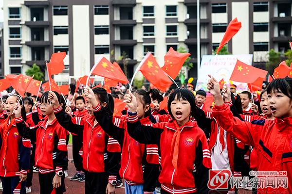 通道礼雅小学：举行第三届秋季田径运动会