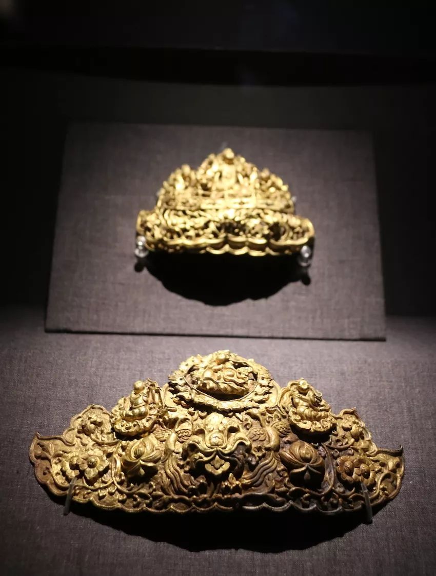 卡地亚满钻手镯窄版高定,卡地亚新款手镯时尚减龄黄金