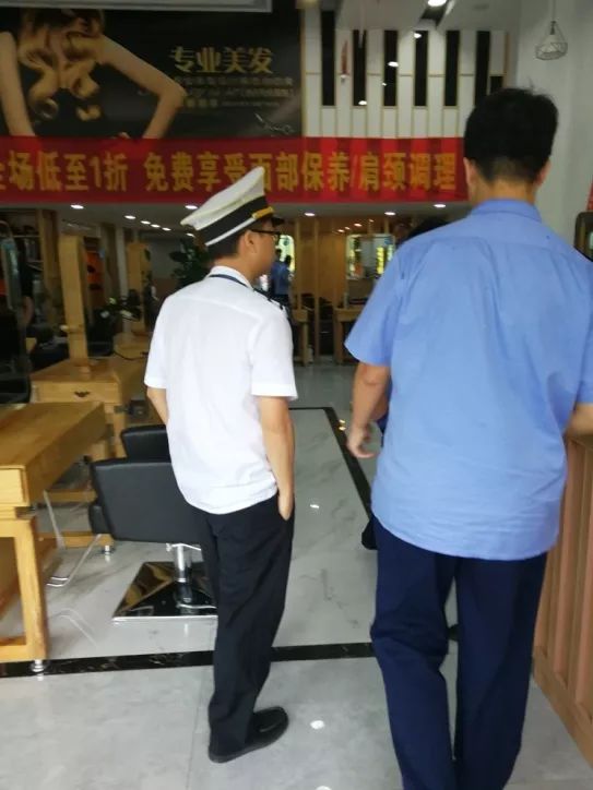 理发店的tony老师,tony老师理发店视频