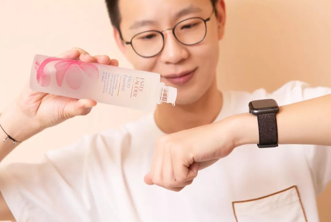 肌诊室·特别版|真人体验，医美素颜光vs明星微精华，改善皮肤哪家强？