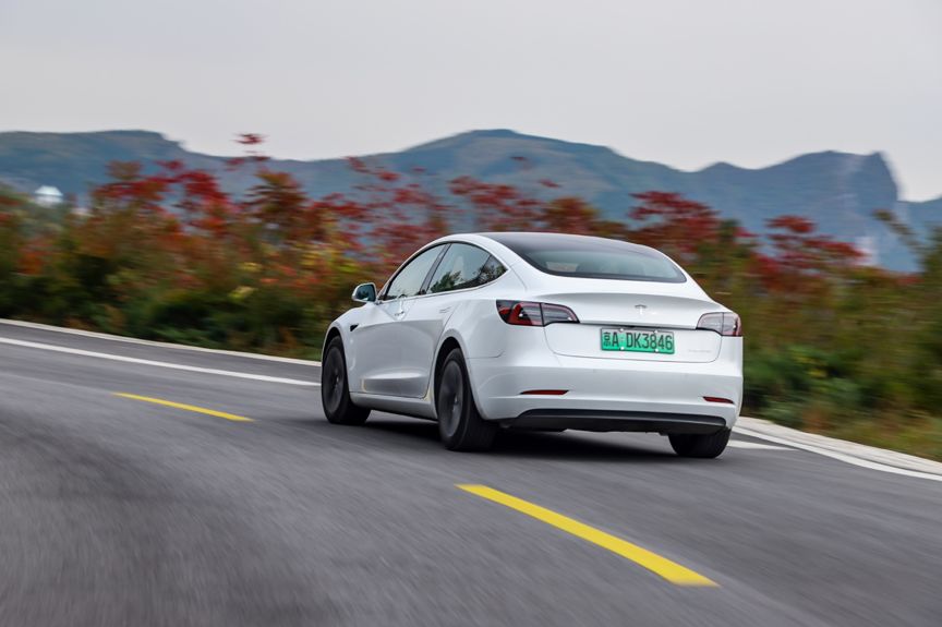 特斯拉秒变游戏厅,哪个软件可以下特斯拉游戏