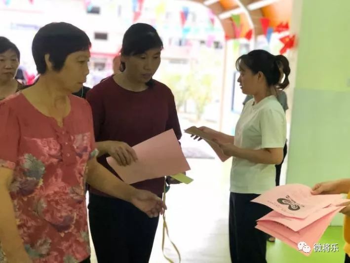 以实际行动迎接全国扶贫日,扶贫日送温暖助力精准扶贫