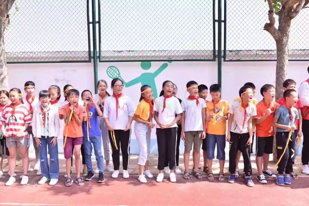 向着足球奔跑,怀揣着足球梦想