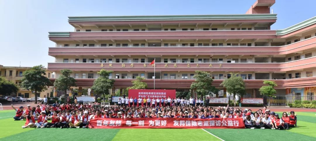 向着足球奔跑,怀揣着足球梦想