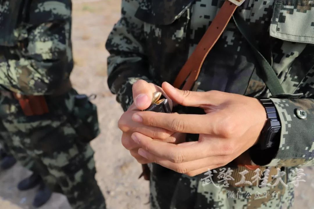 告别热气腾腾的军营,告别青春军旅