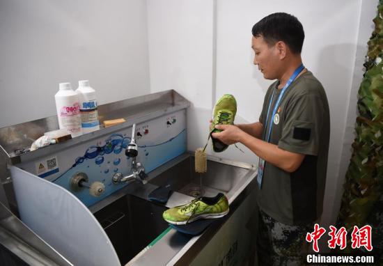 探访军运村洗涤服务保障组的军哥军嫂们