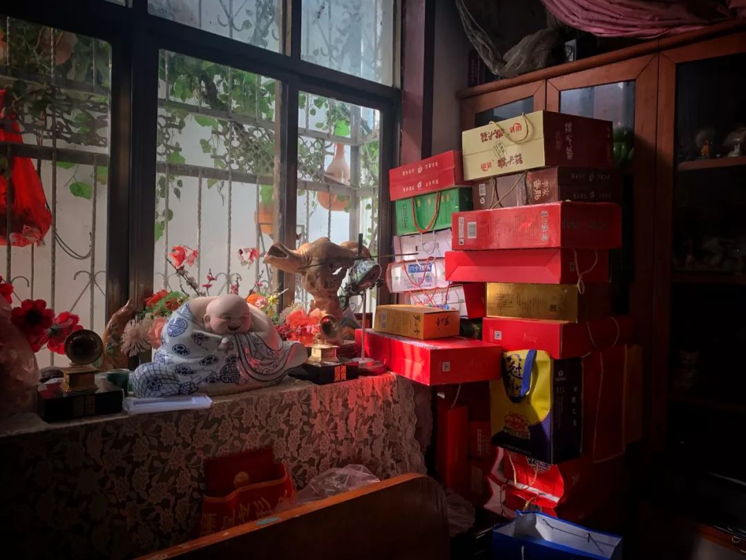 朱之文安装铁门视频,朱之文走进草原唱歌