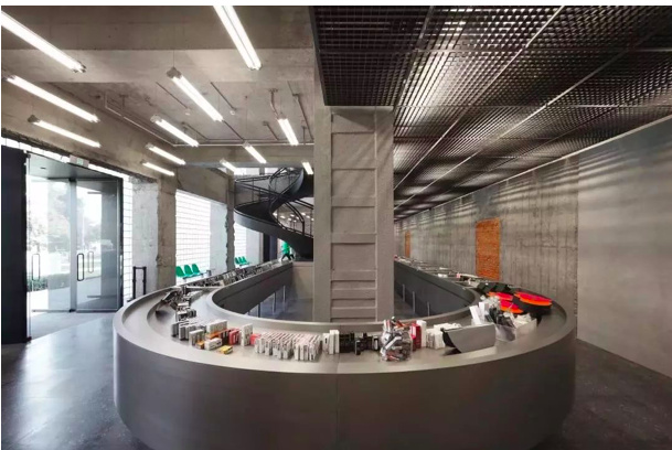 三里屯一家仓储美妆店,焦点分析