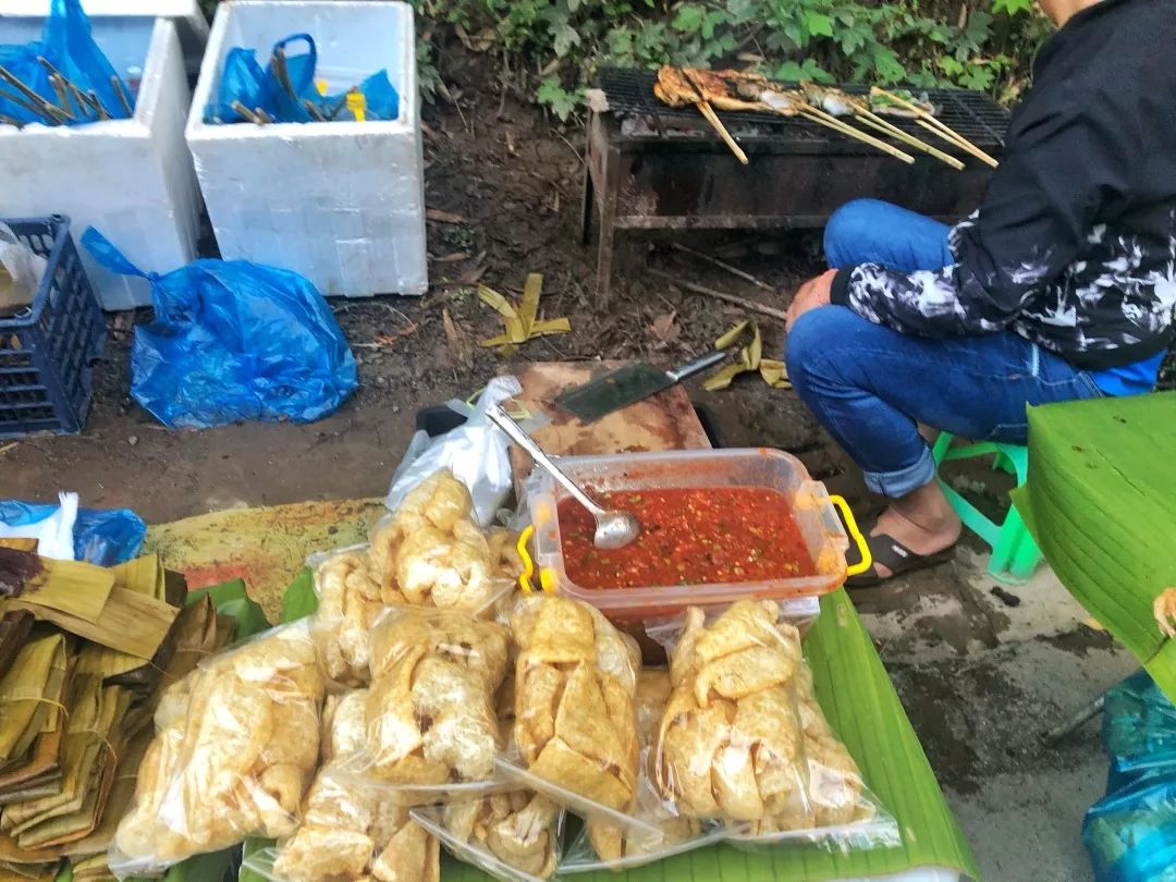 西双版纳傣族赶街视频,勐腊县勐仑镇赶街