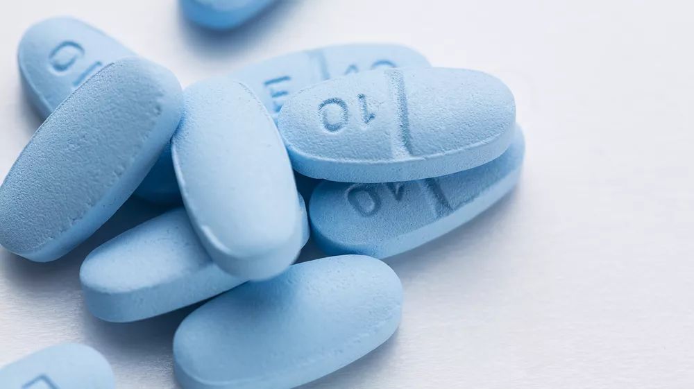 她是个女孩，吃了伟哥10年