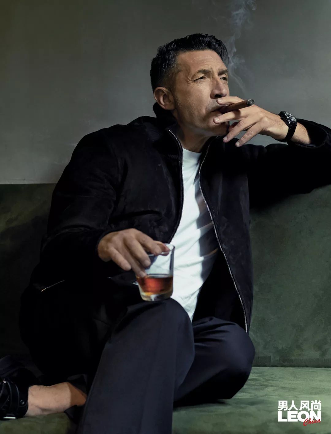 风流倜傥帅气迷人,风流倜傥西装革履