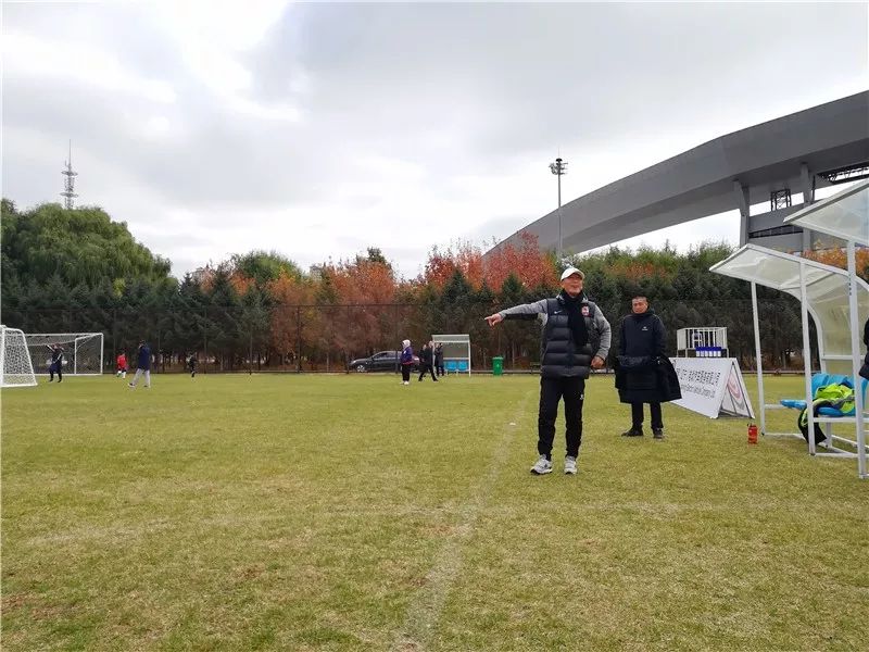 涓皬瀛﹁冻鐞冭禌闈掕,灏忓瓒崇悆闈掕姣旇禌