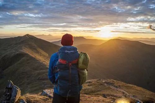 户外迷路时怎么找方向,野外迷路怎么办才最安全