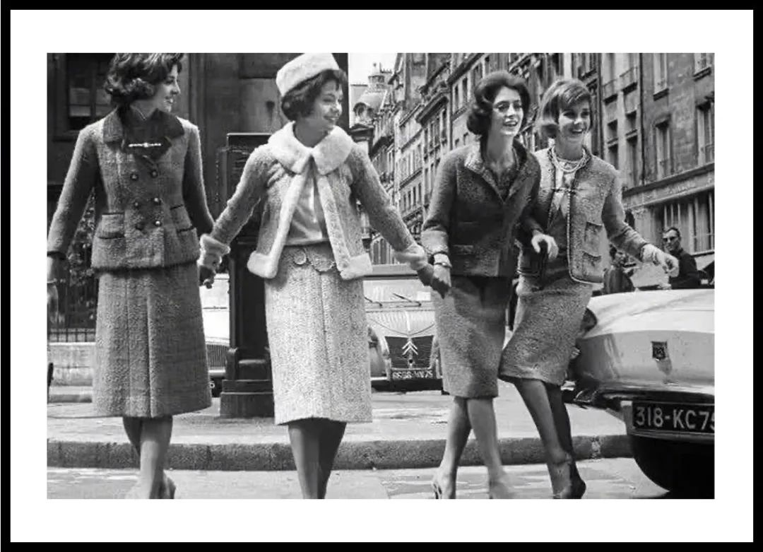 小香风如何穿更时髦,中长款黑色小香风怎么穿好看